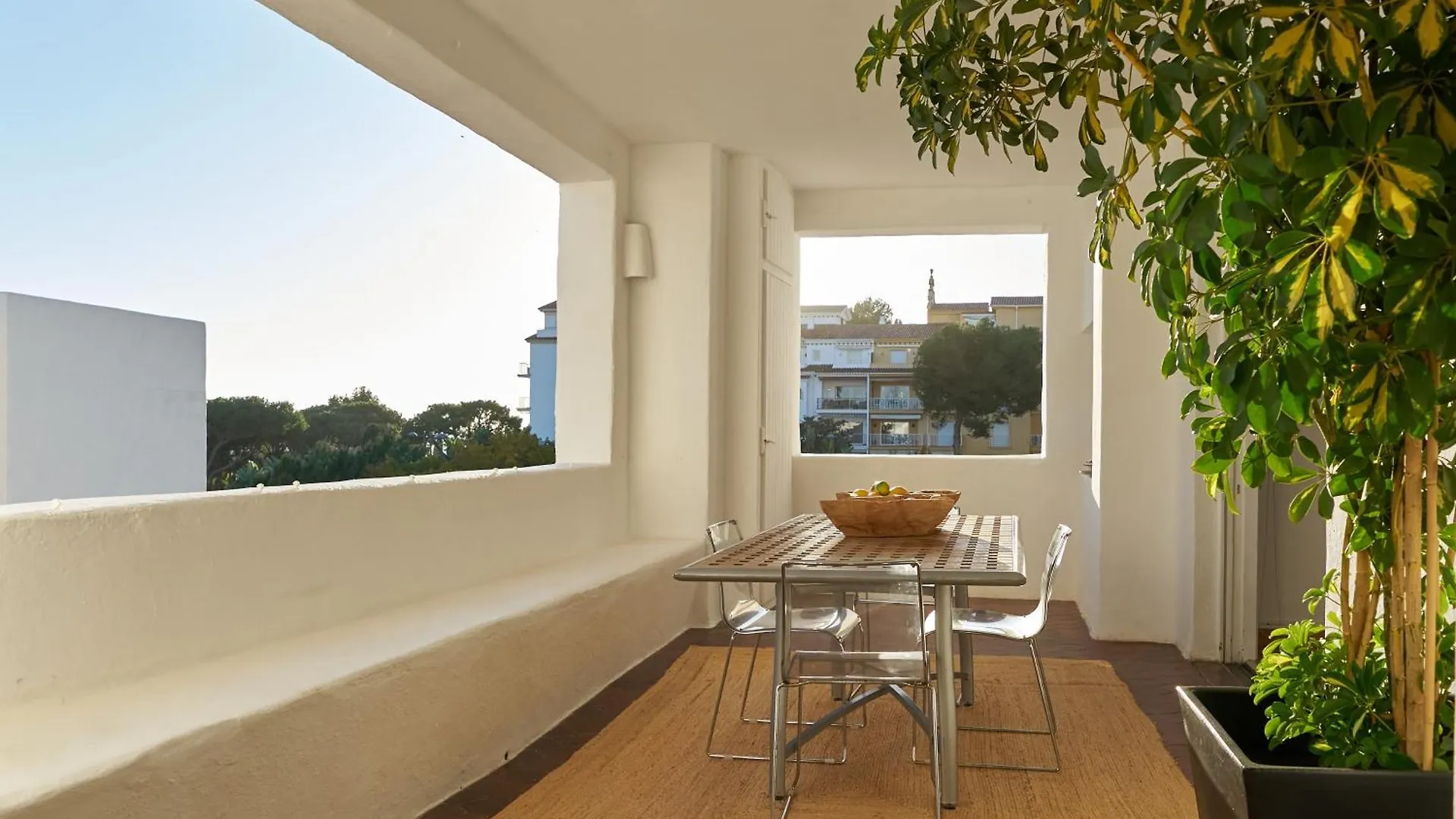 Luxury 4 Bed Flat - Beachfront In Puerto Banus Marbella Spain