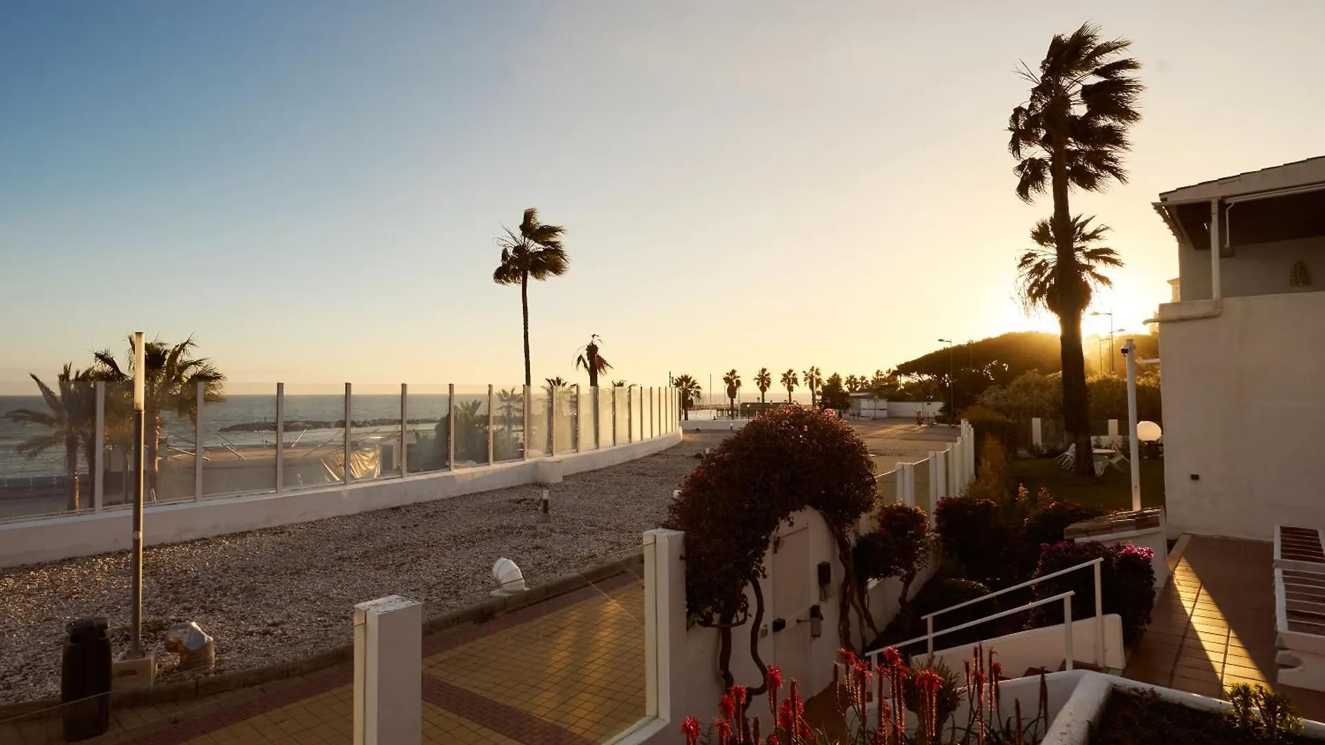 Luxury 4 Bed Flat - Beachfront In Puerto Banus Marbella Spain