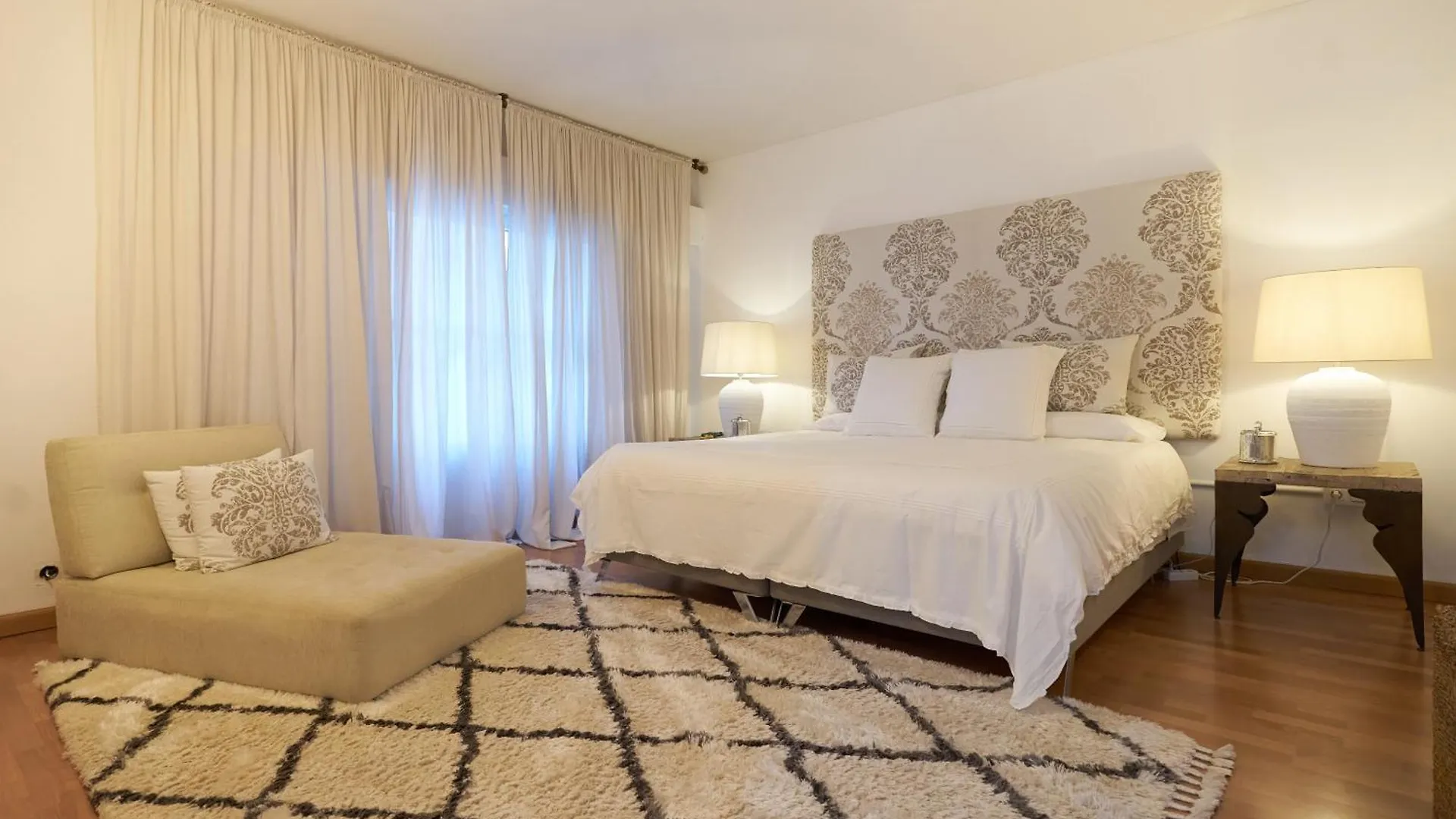 Homestay Luxury 4 Bed Flat - Beachfront In Puerto Banus Marbella