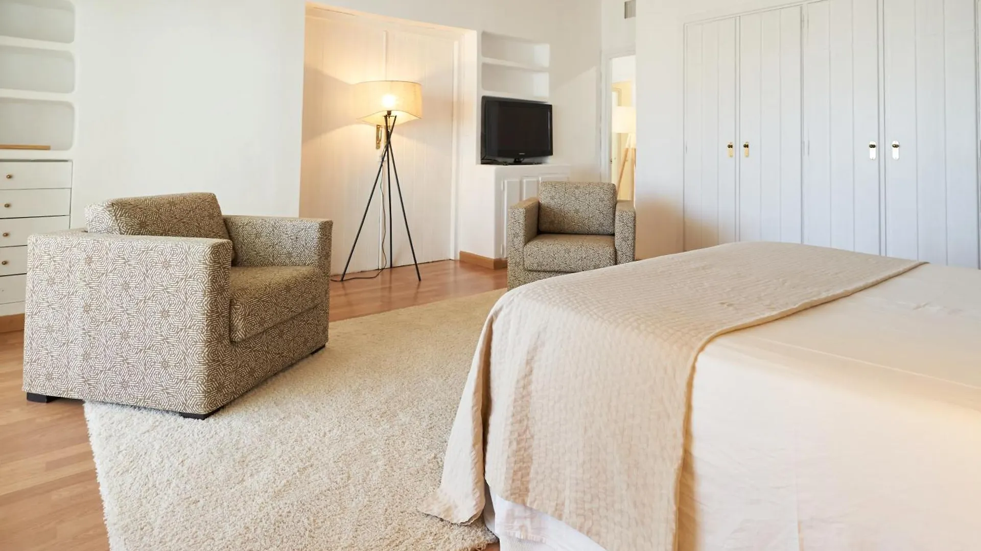 Homestay Luxury 4 Bed Flat - Beachfront In Puerto Banus Marbella Spain